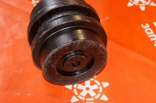 Поддерживающий каток на Hyundai R160 (1) фото 3
