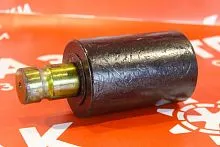 Поддерживающий каток на Yanmar B7 Поддерживающий каток на Yanmar B7