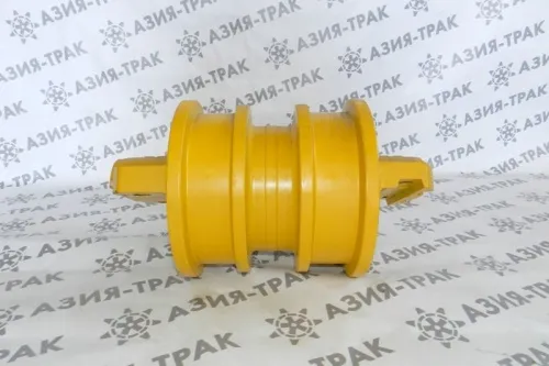 Опорный каток на Komatsu D155A двубортный