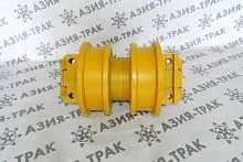 Опорный каток на Komatsu D65A двубортный Опорный каток на Komatsu D65A двубортный