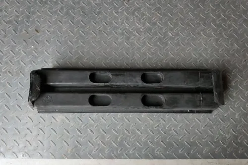 Накладка на гусеницы 216-600 (600H) с клипсой фото 2 Накладка на гусеницы 216-600 (600H) с клипсой фото 2