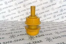 Поддерживающий каток на Komatsu D65A  Поддерживающий каток на Komatsu D65A