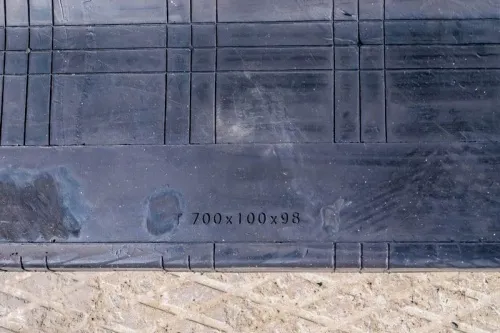 Резиновая гусеница 700x100x98 фото 4 Резиновая гусеница 700x100x98 фото 4