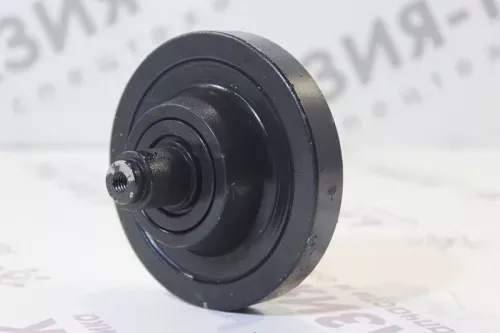 Опорный каток на Kubota U10