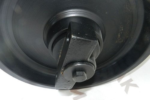 Опорный каток на Takeuchi задний TL140 / TL150 / TL240 / TL250 фото 4 Опорный каток на Takeuchi задний TL140 / TL150 / TL240 / TL250 фото 4