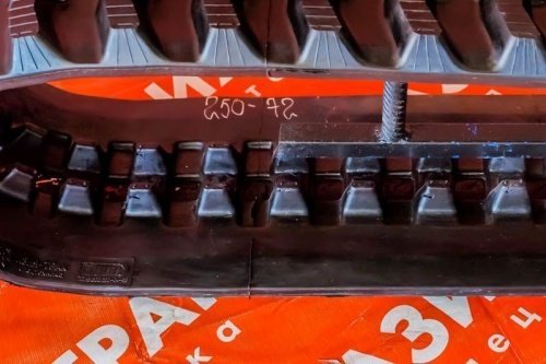 Резиновая гусеница 250x72x46 фото 3 Резиновая гусеница 250x72x46 фото 3