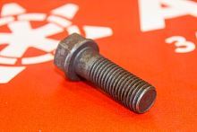 Болт для приводной звезды 16*2*45 Болт для приводной звезды 16*2*45