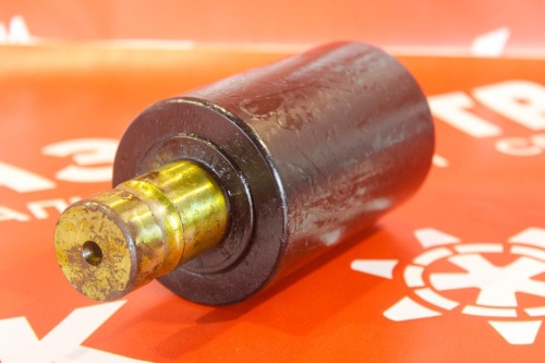 Поддерживающий каток на Yanmar B7 фото 2