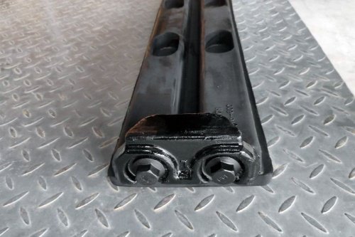 Накладка на гусеницы 216-600 (600H) с клипсой фото 3 Накладка на гусеницы 216-600 (600H) с клипсой фото 3