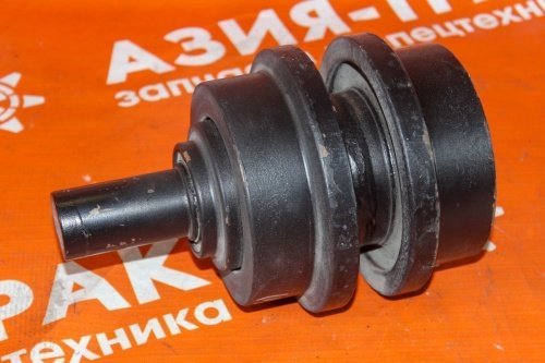 Поддерживающий каток на Hyundai R160 (1)