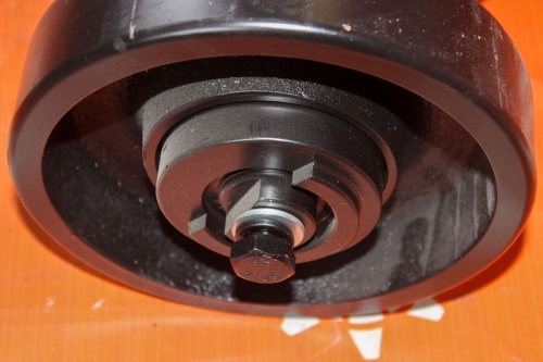 Опорный каток на Takeuchi TL10 / TL12 / TL12V2 фото 4