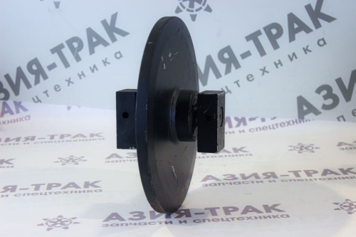 Колесо направляющее (ленивец) переднее Bobcat 220 фото 5