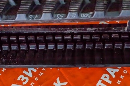 Резиновая гусеница 300x55x84 фото 3 Резиновая гусеница 300x55x84 фото 3