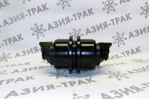Опорный каток на Kubota K040 (1)