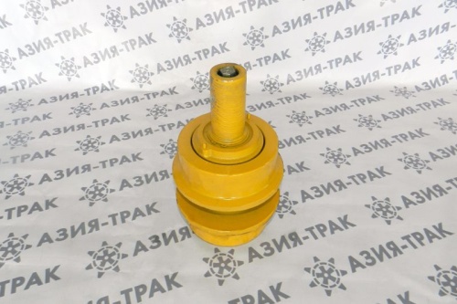 Поддерживающий каток на Komatsu D65A фото 2 Поддерживающий каток на Komatsu D65A фото 2