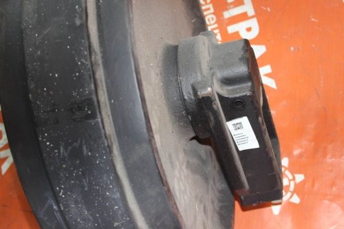 Колесо направляющее (ленивец) Komatsu PC200-5 фото 4