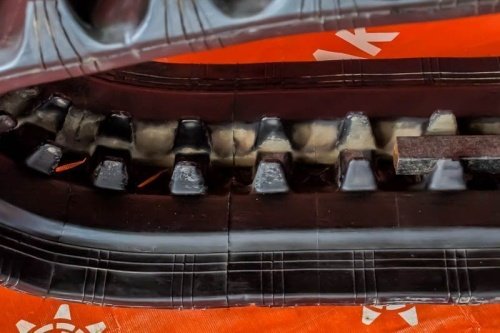 Резиновая гусеница 320x90x58 фото 3 Резиновая гусеница 320x90x58 фото 3