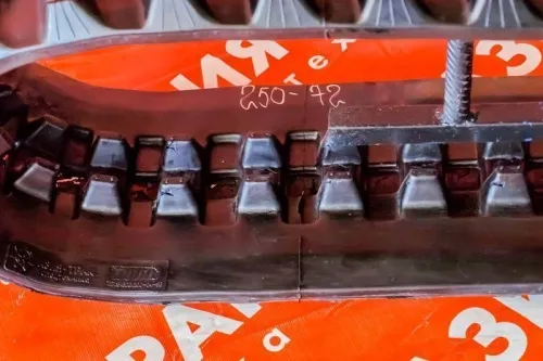 Резиновая гусеница 250x72x44 фото 3 Резиновая гусеница 250x72x44 фото 3