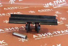 Звено цепи гусеничной с траком Komatsu PC30 (300mm, с пальцем) Звено цепи гусеничной с траком Komatsu PC30 (300mm, с пальцем)