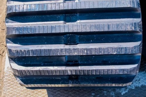 Резиновая гусеница 700x100x98 фото 2 Резиновая гусеница 700x100x98 фото 2