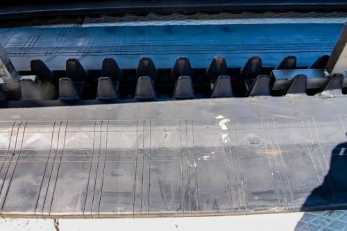 Резиновая гусеница 700x100x80 фото 3 Резиновая гусеница 700x100x80 фото 3