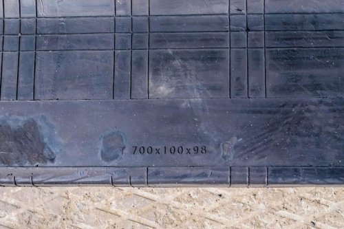 Резиновая гусеница 700x100x98 фото 4 Резиновая гусеница 700x100x98 фото 4