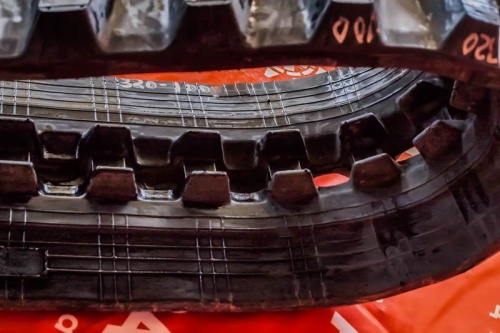 Резиновая гусеница 320x100x40 фото 3 Резиновая гусеница 320x100x40 фото 3